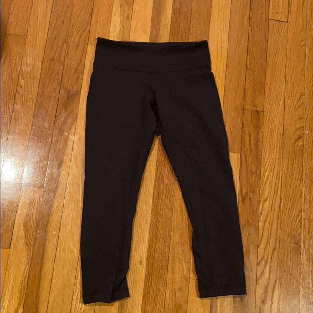 Black lululemon crop leggings